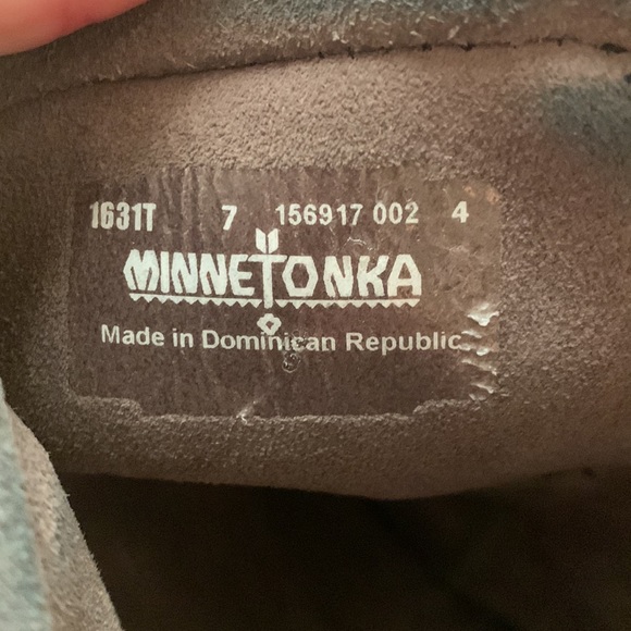 Grey Minnetonka moccasin boots - Picture 2 of 3